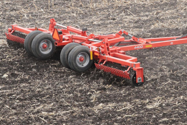 Kuhn | 4400 Packer | Model 4400-16 for sale at White's Farm Supply