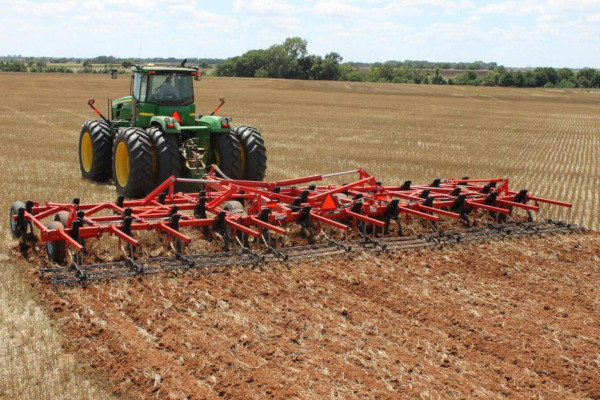 Kuhn | Primary Tillage | Chisel Plows for sale at White's Farm Supply