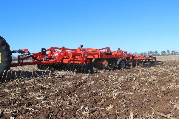 Kuhn | Combination Disc Rippers | Dominator® 4856 for sale at White's Farm Supply