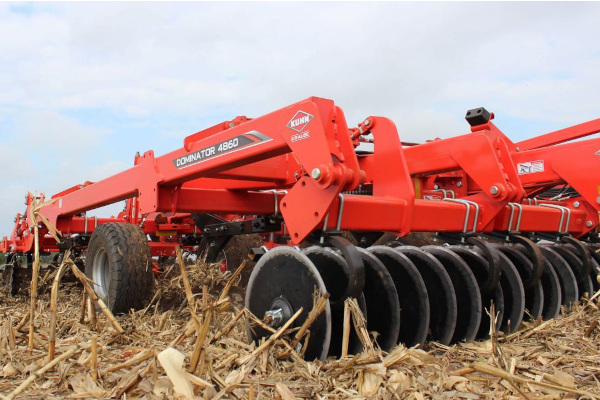 Kuhn | Combination Disc Rippers | Dominator® 4860 for sale at White's Farm Supply
