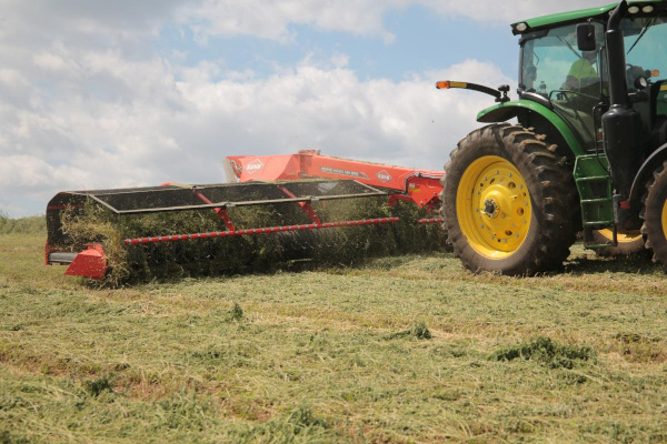 Kuhn | MM 701 & MM 890 | Model MM 890 for sale at White's Farm Supply