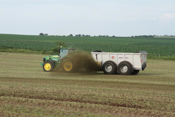 Kuhn | SLC 100 Series | Model SLC 150 Trailer for sale at White's Farm Supply