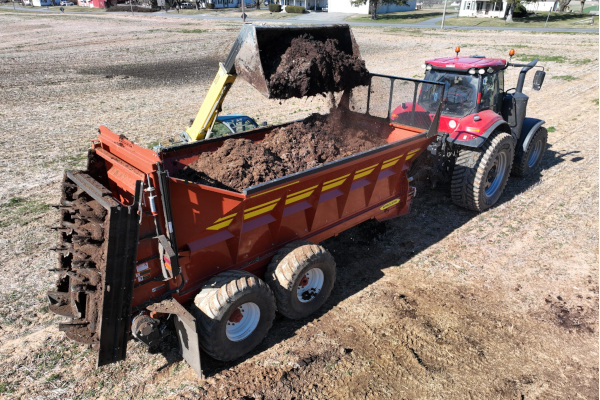 Pequea | Vertical Horizontal Beater Spreaders | Model VHS-600 for sale at White's Farm Supply