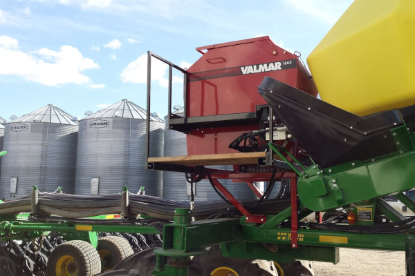 Salford Group | VALMAR 1665 ROW-CROP APPLICATOR AND INTER-ROW SEEDER | Model 1665  for sale at White's Farm Supply