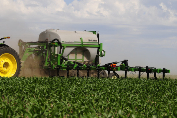 Unverferth | NutriMax Liquid Applicator | Model 2600 - 90'/88'/80' for sale at White's Farm Supply