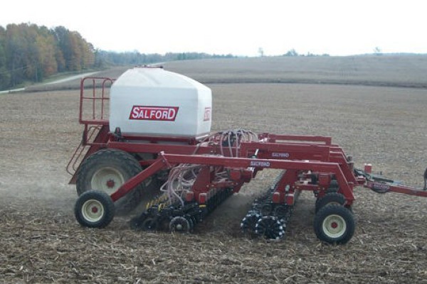 Salford Group | 522 Precision Disc Air Drill - Mounted Tanks | Model 30' TOOLBAR SINGLE MOUNTED TANK for sale at White's Farm Supply